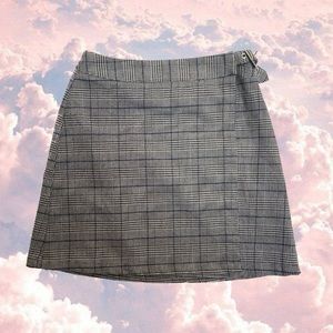 Brandy Melville Emerson Skirt in Gray Plaid